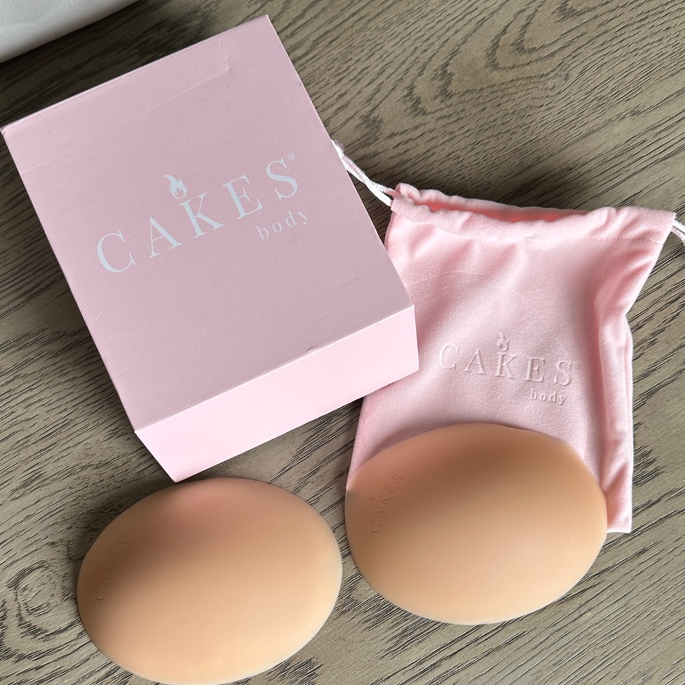 Cake Body Volume - Adhesive Bra inserts with Pink Pouch